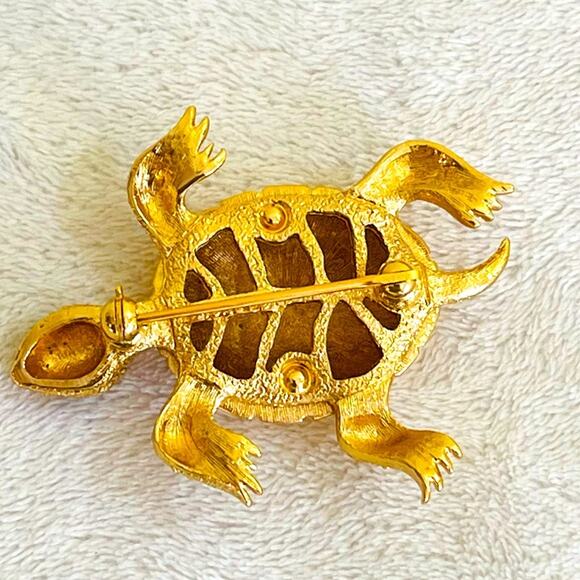 Vtg MONET Gold Tone Turtle Green Rhinestone Eyes Brooch Pin Tortoise - Picture 7 of 10